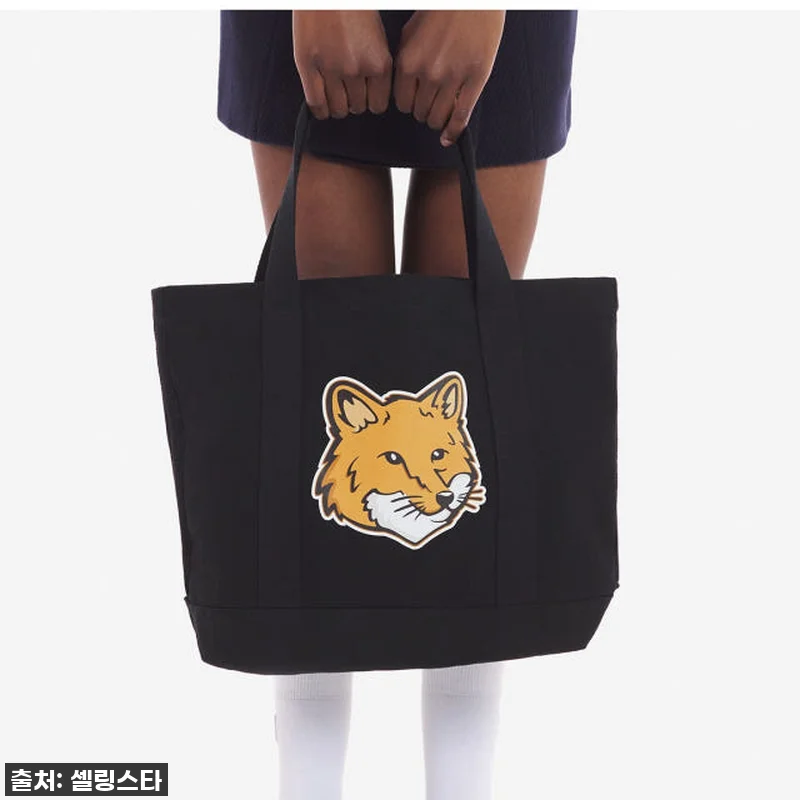 메종키츠네 폭스 헤드 토트백 블랙: 국민 에코백 찐 사용 후기! 오늘만 이 가격! 11 메종키츠네 폭스 헤드 토트백 블랙: 관련 이미지 3