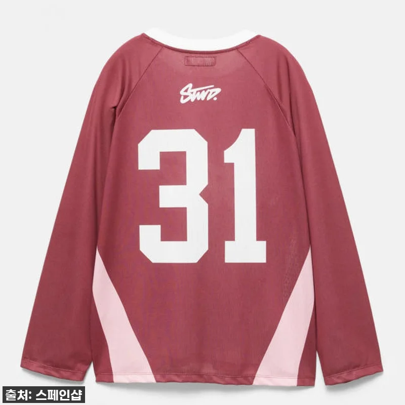 이슈템 떴다! 풀앤베어 스트리트 풋볼 테크니컬 긴팔 티셔츠, 마룬 컬러 실착 후기! 이건 무조건 소장각! 15 이슈템 떴다! 풀앤베어 스트리트 풋볼 관련 이미지 6