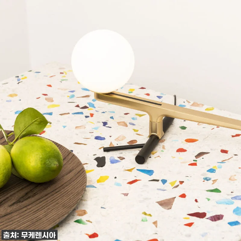 아르떼미데 얀지 테이블 스탠드 무드 관련 이미지 1