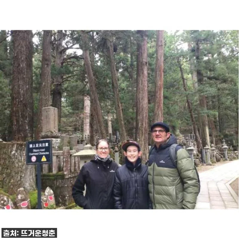 와카야마 고야산, 현지 가이드와 프라 관련 이미지 1