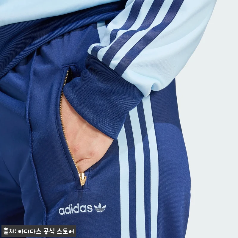 아디다스 파이어버드 배지 트랙 팬츠 IX3541, 다크 블루 루즈핏으로 데일리 코디 완성한 이슈템 15 아디다스 파이어버드 배지 트랙 팬츠 관련 이미지 6