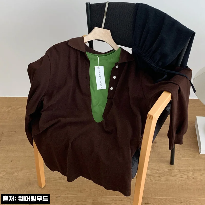 어토프 폴더 피케이티 딥U넥 레이어드 피케이 카라 긴팔티, 차콜·브라운 코디가 눈에 들어온 이슈템